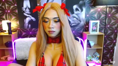 Snapshot of anikaportuna chatting on 03.05.25 Anika online show from 03.05.25