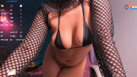 Snapshot of anisahade chatting on 12.16.24 Anisahade online show from 12.16.24