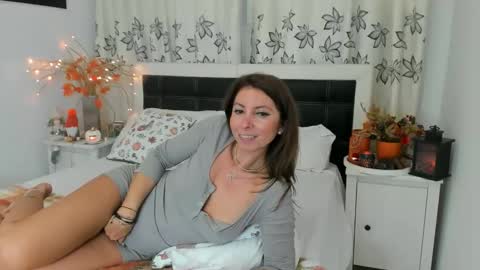 Snapshot of anissia25 chatting on 10.07.25 Anisia online show from 10.07.25