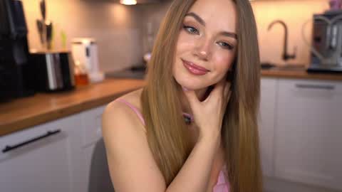 Im Anita thumb up me please its important online show from 03.28.26