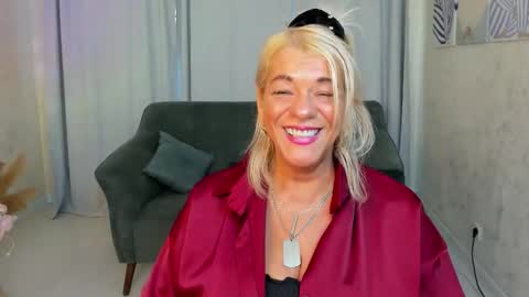 Snapshot of anittaharris chatting on 10.10.25 anittaharris online show from 10.10.25
