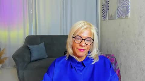 Snapshot of anittaharris chatting on 10.12.25 anittaharris online show from 10.12.25