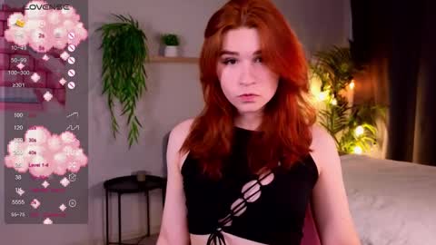 Snapshot of ann_couette chatting on 03.09.25 Im Ann welcome in my room PVT is open online show from 03.09.25