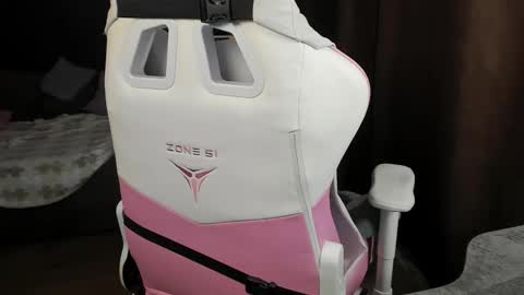 Snapshot of anna_belle3 chatting on 10.30.25 AnnaThe next stream is tomorrow online show from 10.30.25