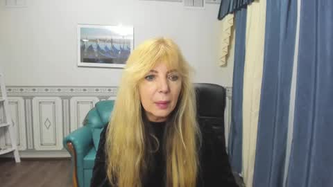 Anna Ditrih online show from 03.07.25