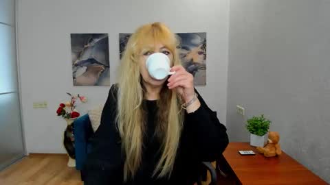 Anna Ditrih online show from 03.30.26