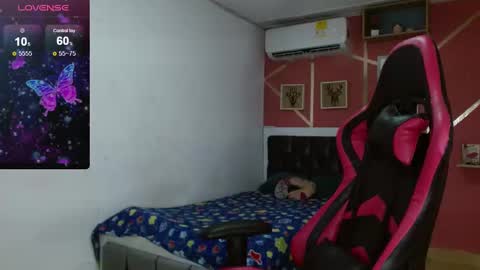 Snapshot of anna_lus1 chatting on 12.28.24 lus online show from 12.28.24