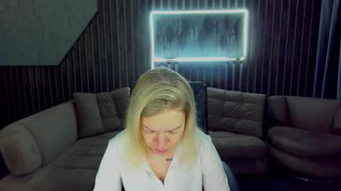 anna_snow9 online show from 10.10.25