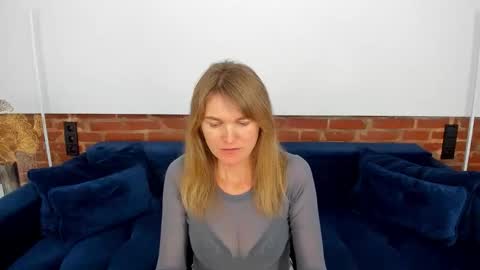 Snapshot of annabel_xxx chatting on 10.16.25 Annabel online show from 10.16.25