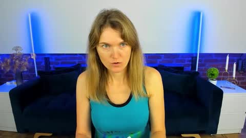 Snapshot of annabel_xxx chatting on 10.26.25 Annabel online show from 10.26.25