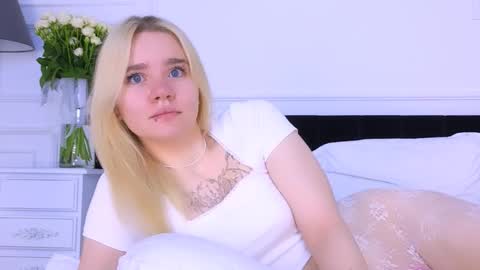 Snapshot of annabellelu chatting on 10.05.25 AnnaBelle online show from 10.05.25