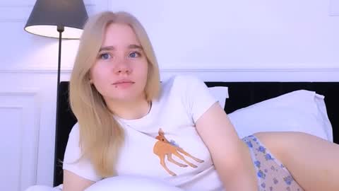 Snapshot of annabellelu chatting on 10.14.25 AnnaBelle online show from 10.14.25