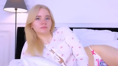 Snapshot of annabellelu chatting on 10.18.25 AnnaBelle online show from 10.18.25