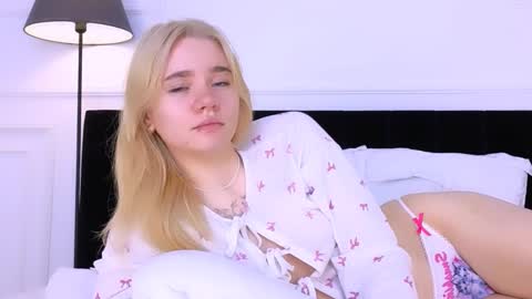 Snapshot of annabellelu chatting on 10.22.25 AnnaBelle online show from 10.22.25