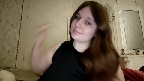 Snapshot of annagoldy3 chatting on 11.19.25 Anna online show from 11.19.25