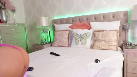 AnnaKarinaX online show from 09.16.25