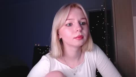 Snapshot of annamilky chatting on 03.11.25 annamilky online show from 03.11.25
