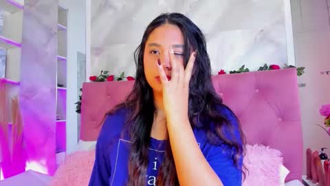 Snapshot of annaqueen_ chatting on 11.18.25 Anna online show from 11.18.25