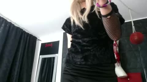 Snapshot of anne_castle86 chatting on 10.30.25 Anne online show from 10.30.25