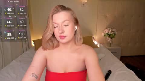 Snapshot of anne_leee chatting on 01.14.25 Emma online show from 01.14.25
