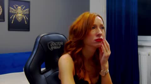 Snapshot of annehove chatting on 01.30.25 Anne online show from 01.30.25