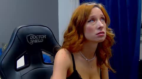 Snapshot of annehove chatting on 02.05.25 Anne online show from 02.05.25