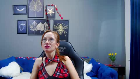 Snapshot of annehove chatting on 02.14.25 Anne online show from 02.14.25