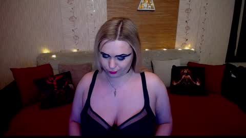 Snapshot of annessixreign chatting on 12.29.24 AnnessixReign online show from 12.29.24