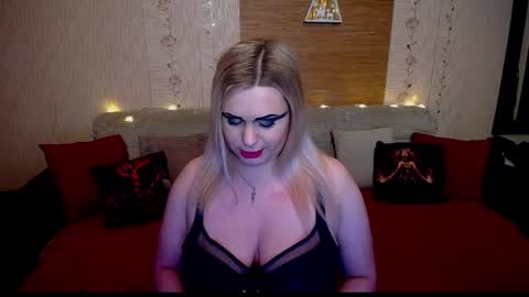 Snapshot of annessixreign chatting on 12.29.24 AnnessixReign online show from 12.29.24