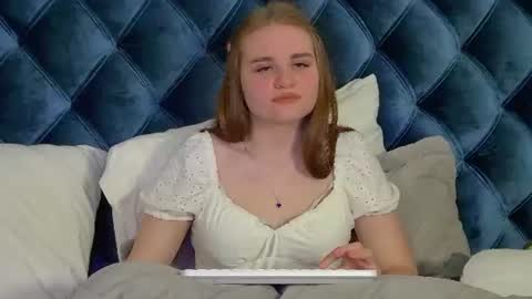 Snapshot of annetbennette chatting on 06.26.26 AnnetBennette online show from 06.26.26