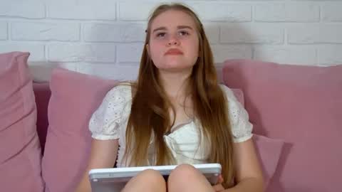 Snapshot of annetbennette chatting on 07.15.26 AnnetBennette online show from 07.15.26