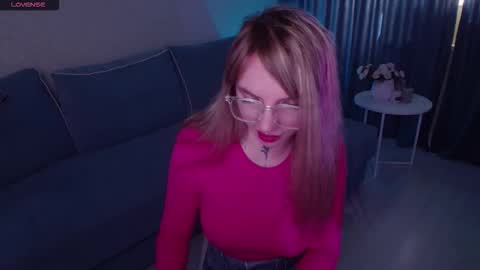 Snapshot of annetenet chatting on 10.05.25 Annet online show from 10.05.25