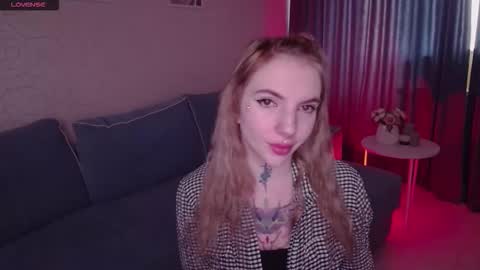 Snapshot of annetenet chatting on 10.14.25 Annet online show from 10.14.25