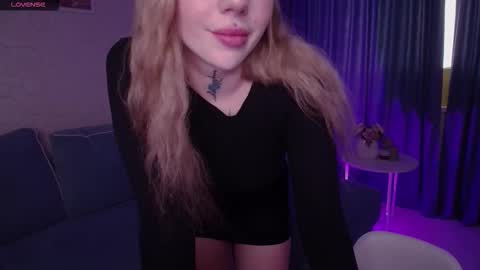 Snapshot of annetenet chatting on 10.15.25 Annet online show from 10.15.25