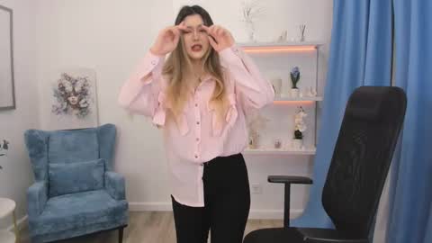 annetli online show from 10.15.25