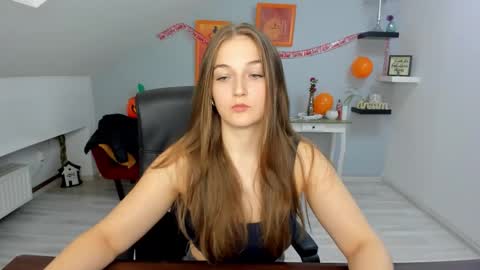 annewilsonn online show from 10.29.25