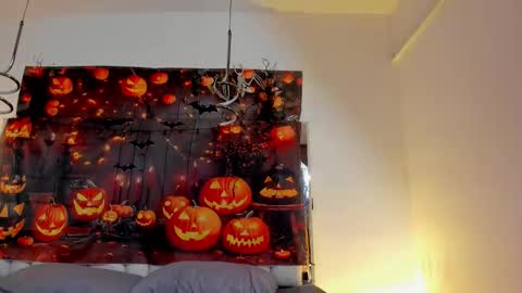 Snapshot of anni_rouss chatting on 10.21.25 Camila  Anni online show from 10.21.25