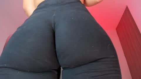 Snapshot of annibigass4daddy chatting on 04.20.26 Creamy online show from 04.20.26