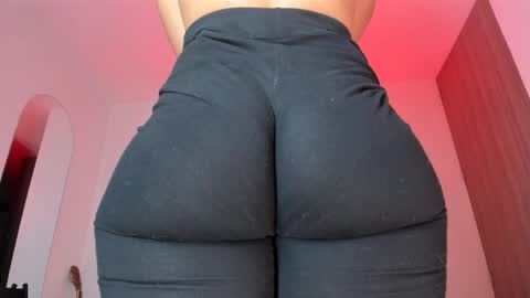 Snapshot of annibigass4daddy chatting on 05.27.26 Creamy online show from 05.27.26