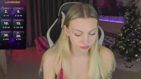 Snapshot of annie69kiss chatting on 12.30.24 Annie online show from 12.30.24