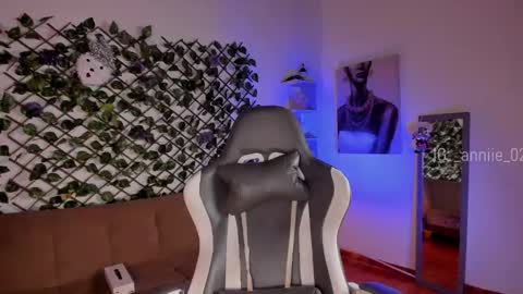 annie_barozzi online show from 12.13.24