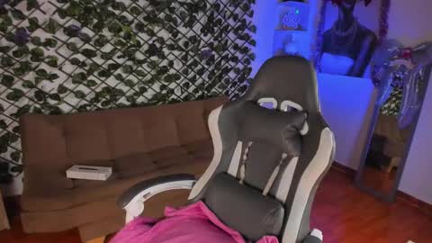 annie_barozzi online show from 12.23.24