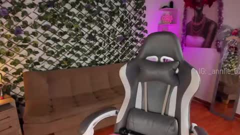 annie_barozzi online show from 12.27.24