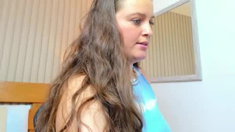 Snapshot of annie_blake_ chatting on 10.25.25 Any online show from 10.25.25