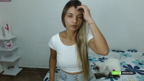 Snapshot of annie_che77y chatting on 01.19.25 annie cherry independent model online show from 01.19.25