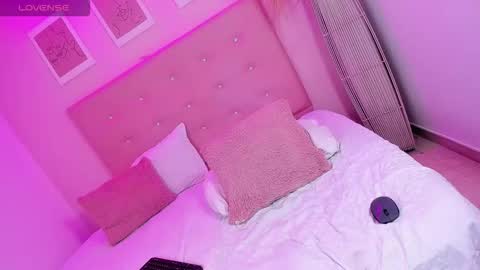 annie_dolce_ online show from 02.07.26