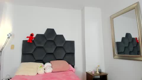 Snapshot of annie_dreams69 chatting on 12.27.24 Annie online show from 12.27.24