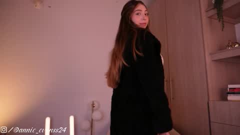 Annie Evans online show from 11.25.25