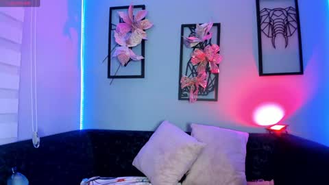 Snapshot of annie_karlsson__ chatting on 12.29.24 online show from 12.29.24