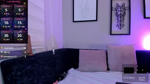 Snapshot of annie_karlsson__ chatting on 01.16.25 online show from 01.16.25